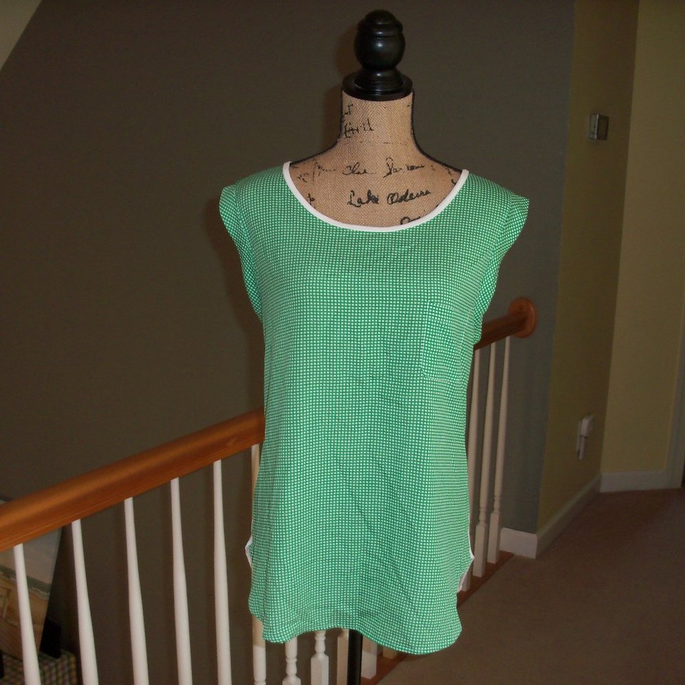 ***🛍️ BUNDLE ONLY -New York & Company Green Grid Top Medium***